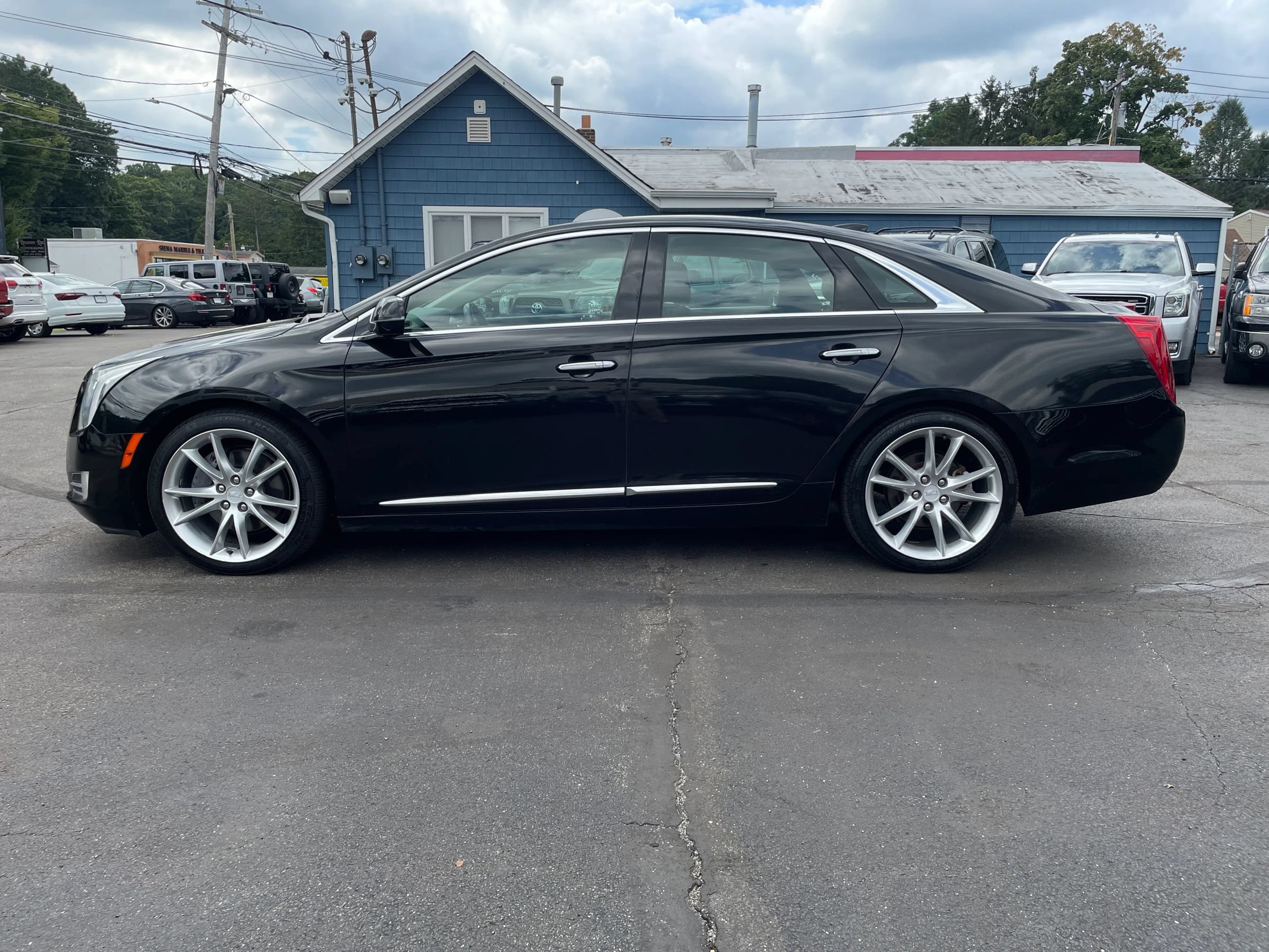 Used 2016 Cadillac XTS Premium AWD/4WD image 2