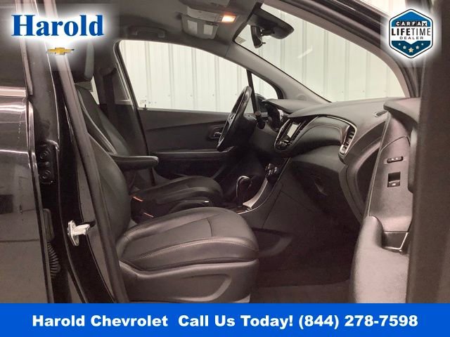 Used 2018 Chevrolet Trax LT w/ LT Convenience Package image 11
