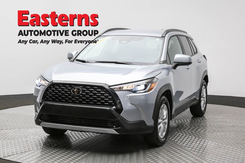 Used 2024 Toyota Corolla Cross LE image 1