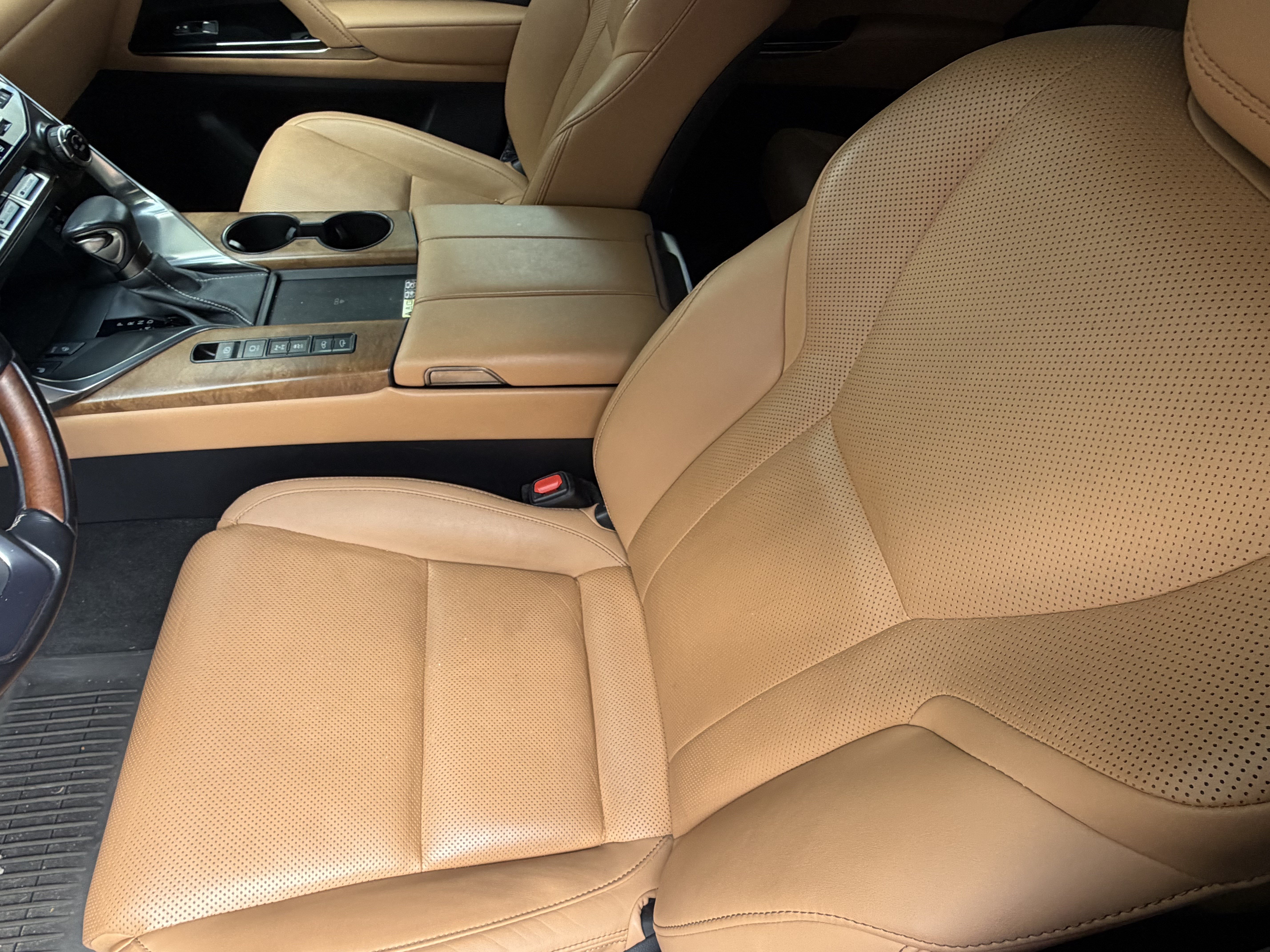 Used 2023 Lexus LX 600 4WD w/ Appearance Package image 16