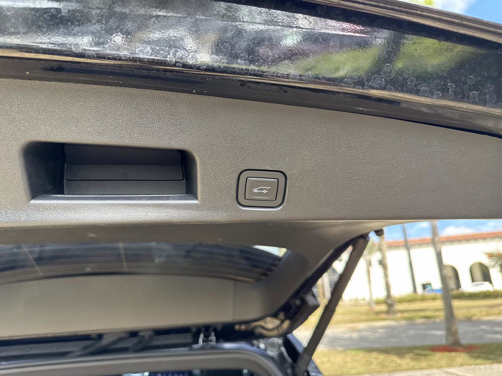 Used 2025 Chevrolet Traverse LT image 13