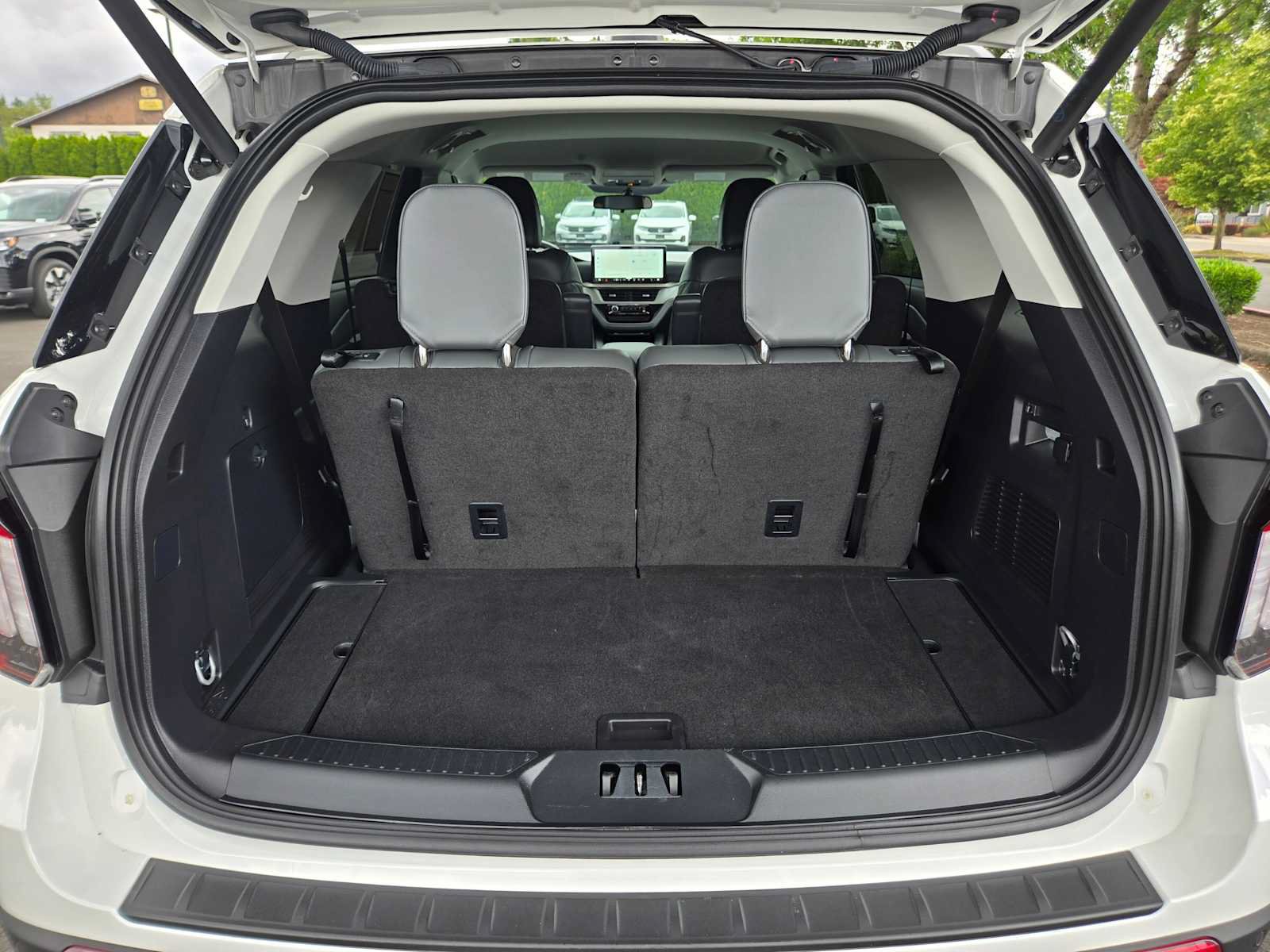 Used 2025 Ford Explorer Active w/ Active Comfort Package RWD image 14