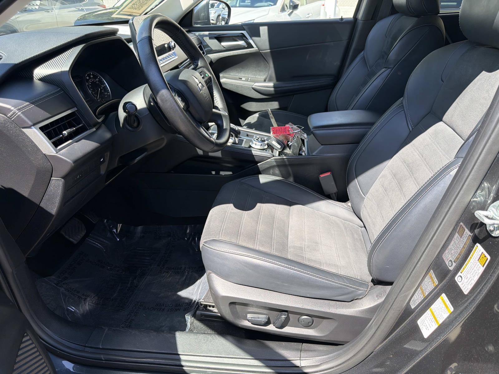 Used 2024 Mitsubishi Outlander FWD image 14