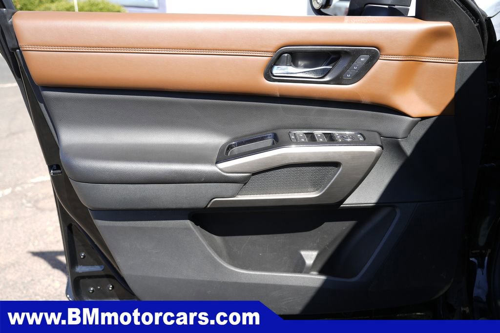 Used 2022 Nissan Pathfinder Platinum w/ Cargo Package AWD/4WD image 24