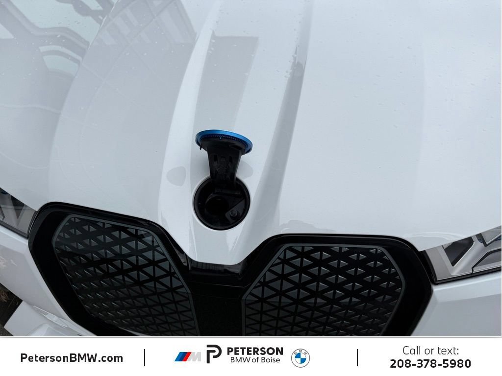 Used 2023 BMW iX xDrive50 w/ Sport Package AWD/4WD image 34