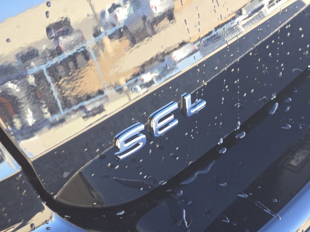 New 2026 Volkswagen Taos SEL image 9