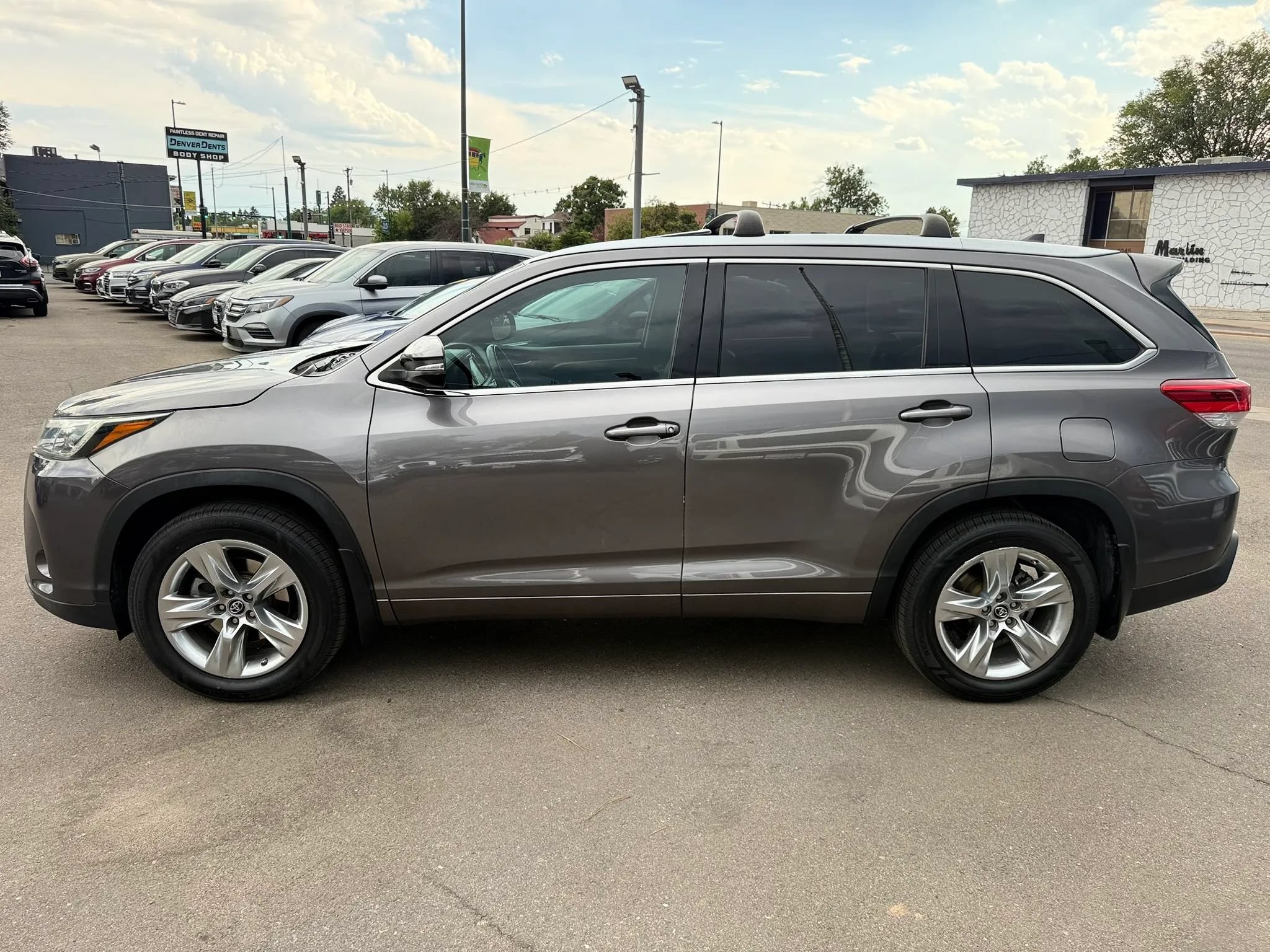 Used 2018 Toyota Highlander Limited w/ Carpet Mat Package (TMS) AWD/4WD image 6