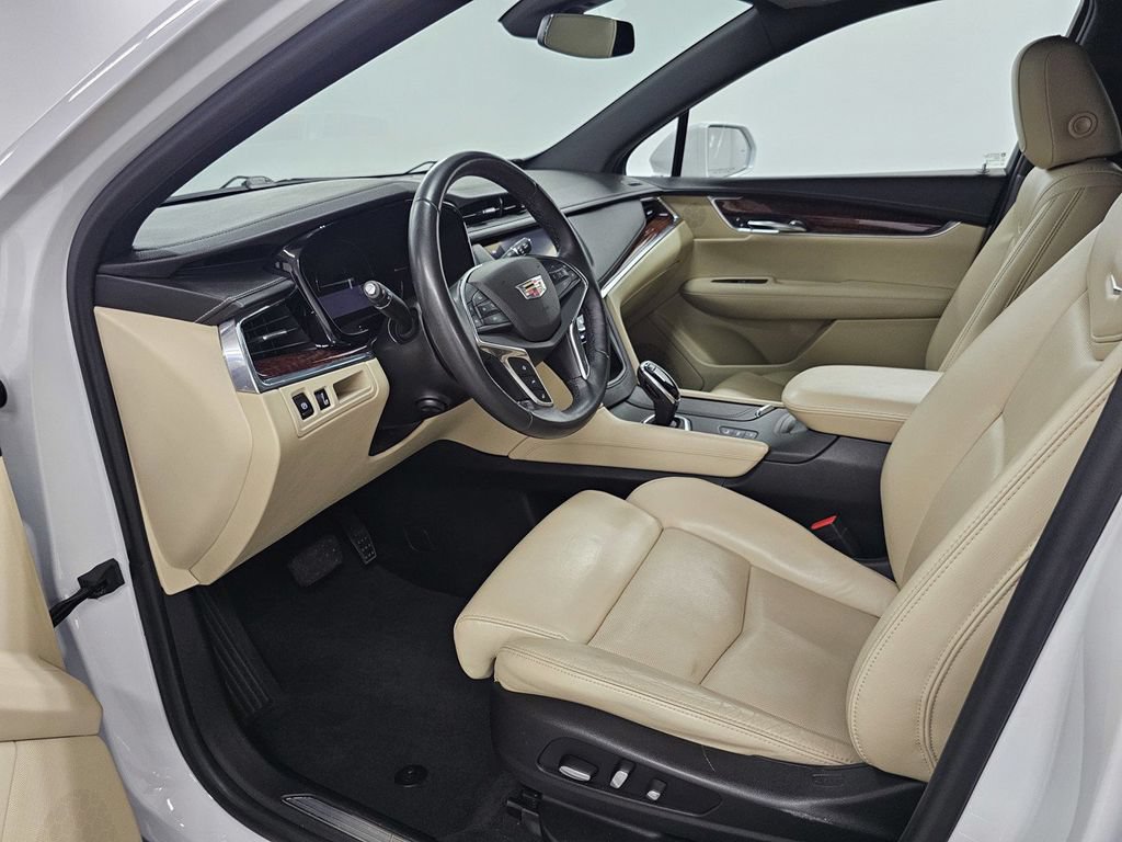 Certified 2017 Cadillac XT5 Premium Luxury w/ Advanced Security Package AWD/4WD image 15