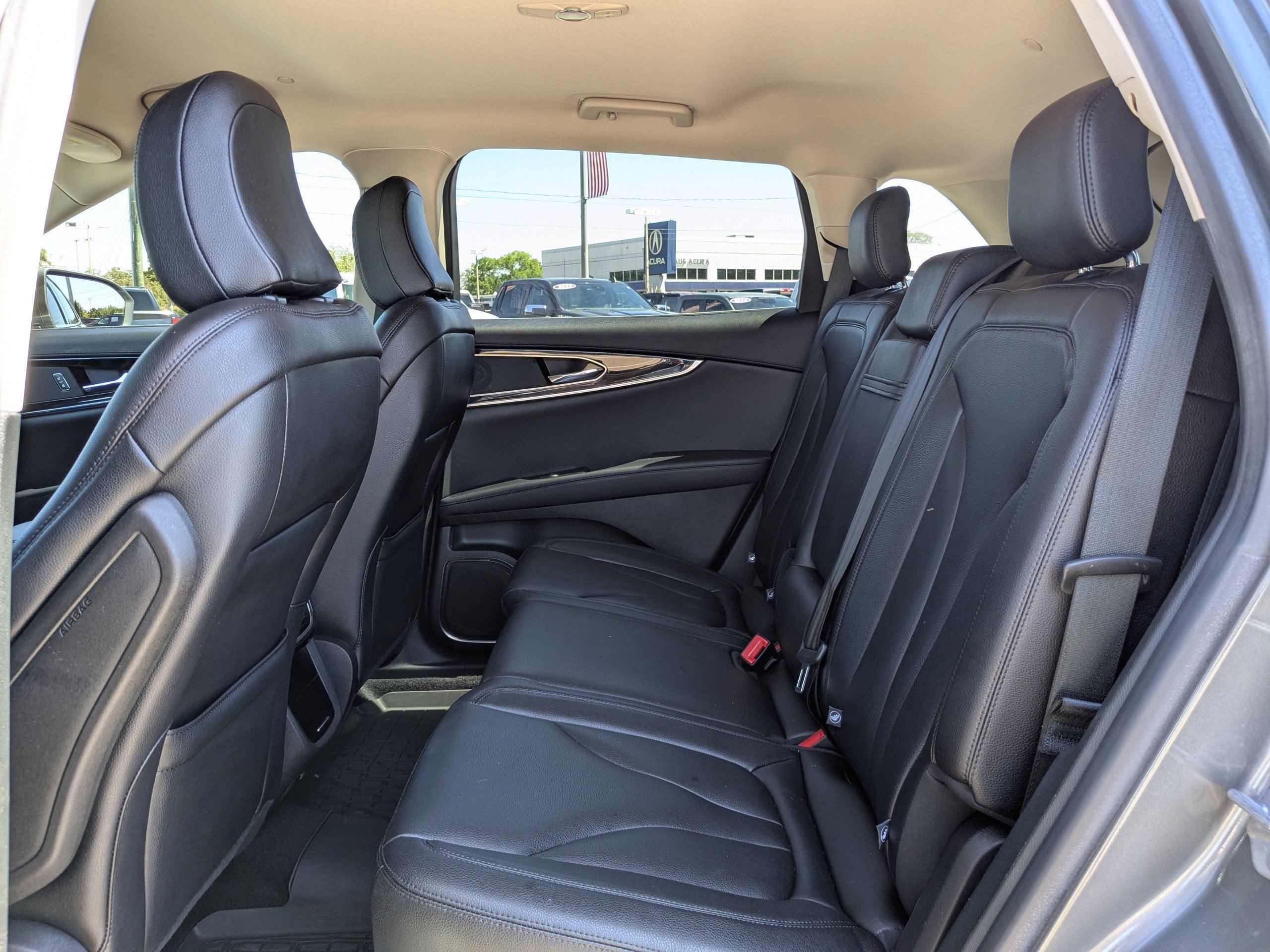 Used 2023 Lincoln Nautilus FWD w/ Premium Package image 14