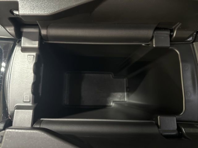 Used 2022 Buick Envision Essence w/ Safety Package image 32