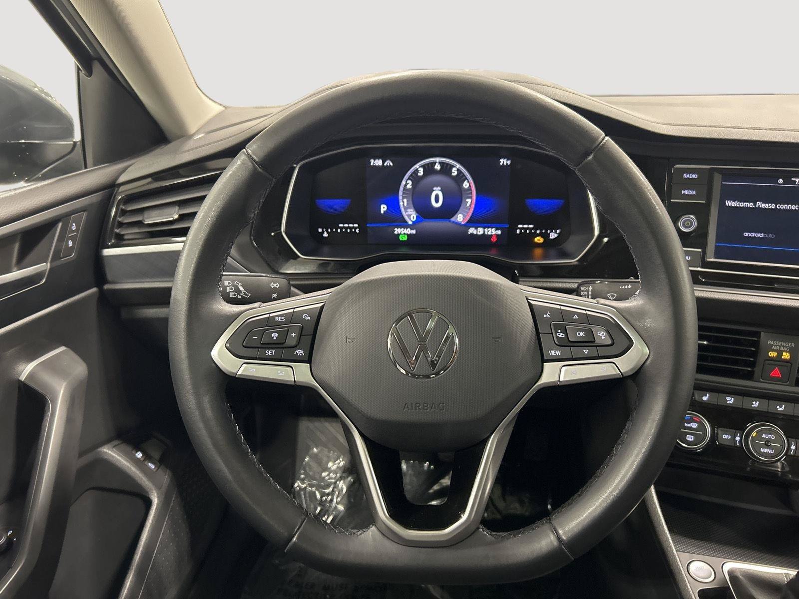 Used 2023 Volkswagen Jetta SE FWD image 16