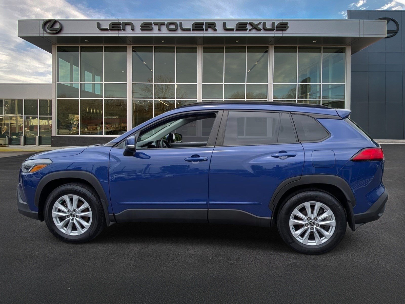 Used 2023 Toyota Corolla Cross LE w/ Moonroof Package AWD/4WD image 6
