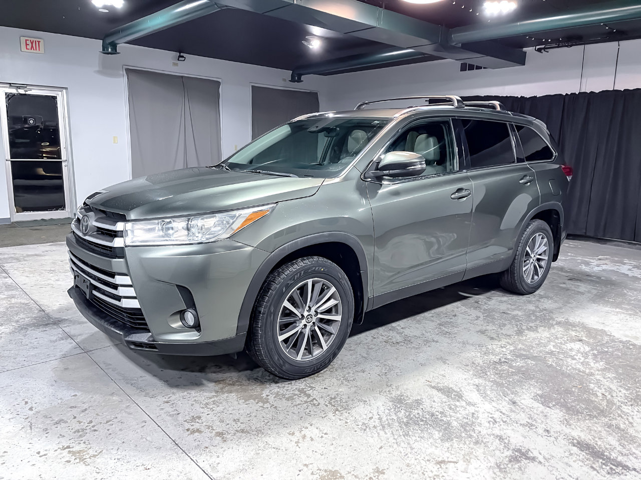 Used 2019 Toyota Highlander XLE image 4