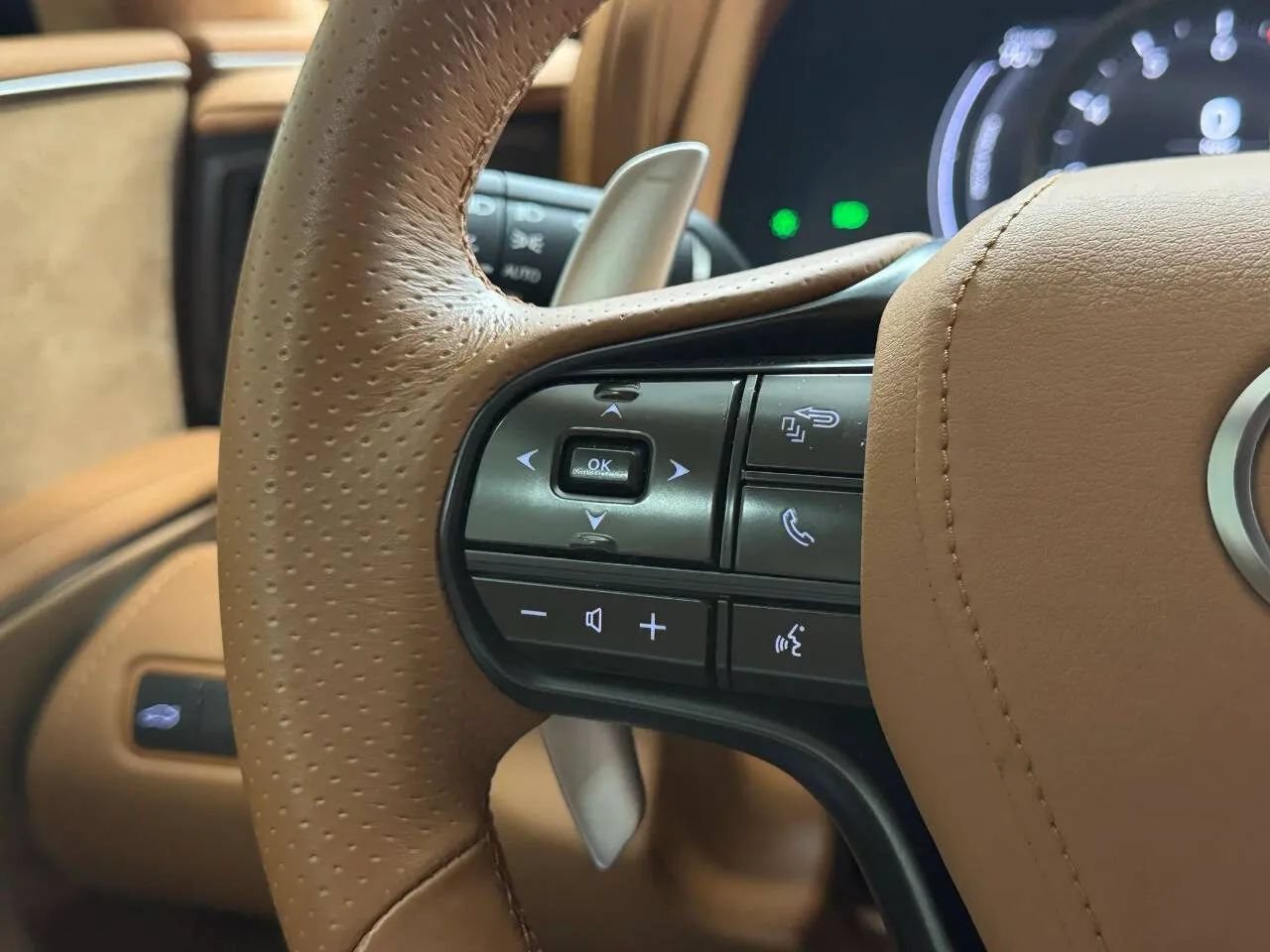 Used 2023 Lexus LC 500h w/ Dynamic Handling Package RWD image 20