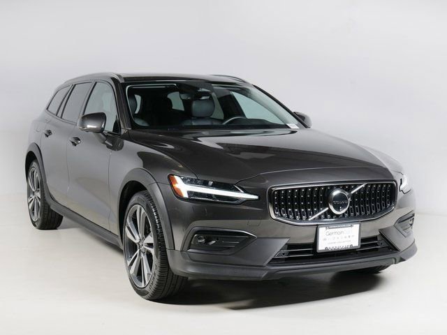 Used 2025 Volvo V60 B5 Cross Country Plus