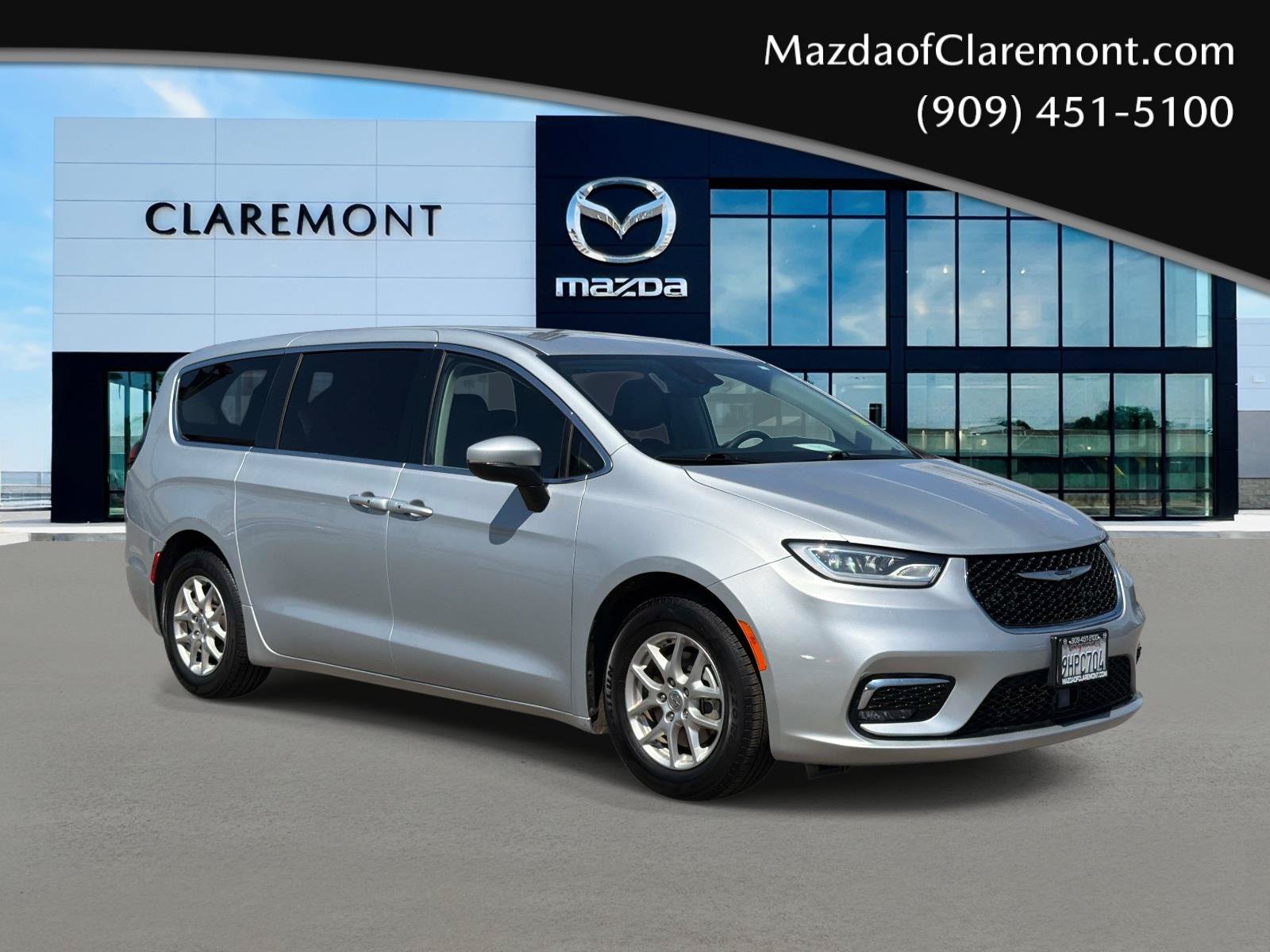 Used 2023 Chrysler Pacifica Touring-L FWD image 1