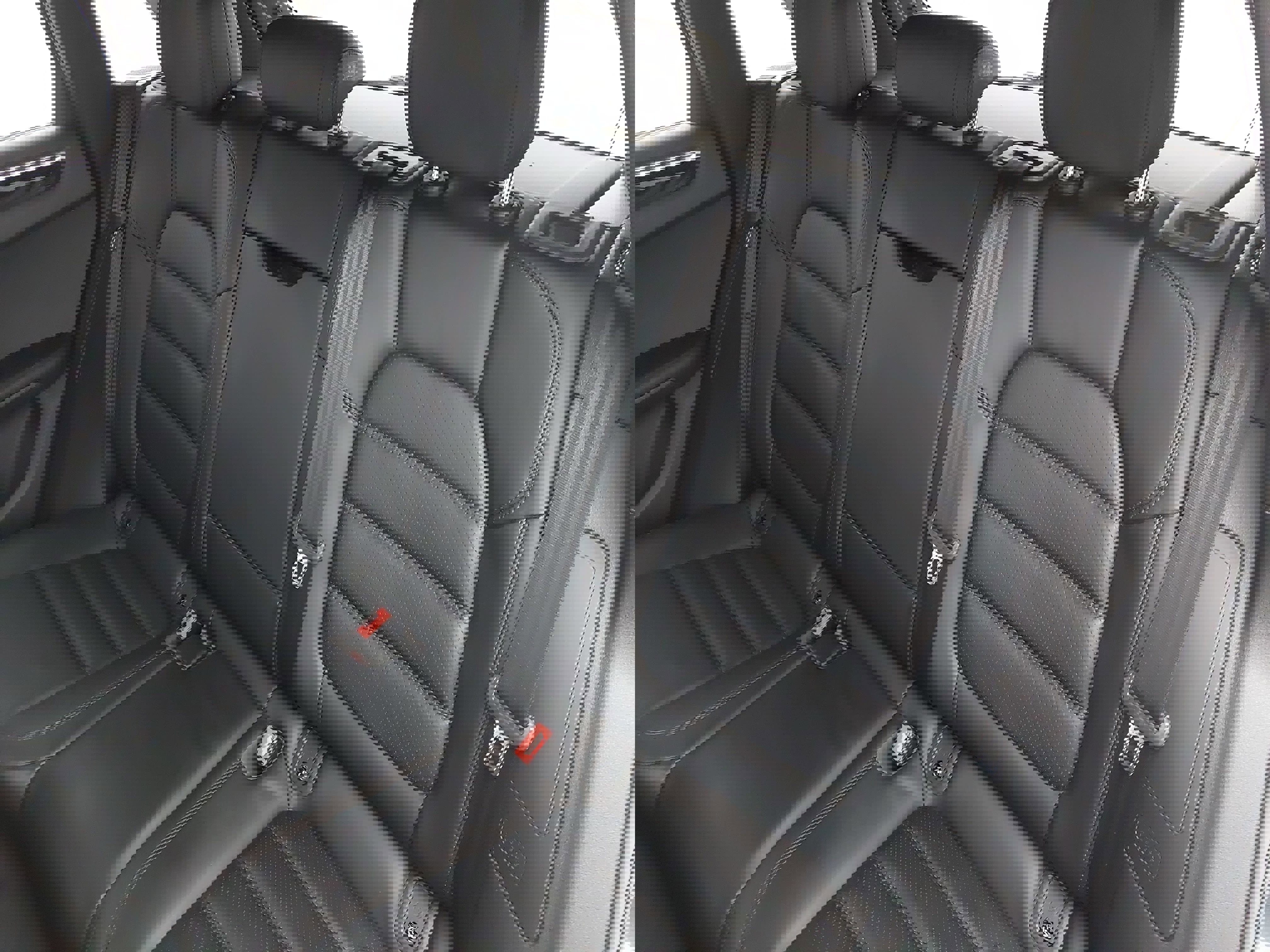 Certified 2024 Porsche Macan Turbo image 16