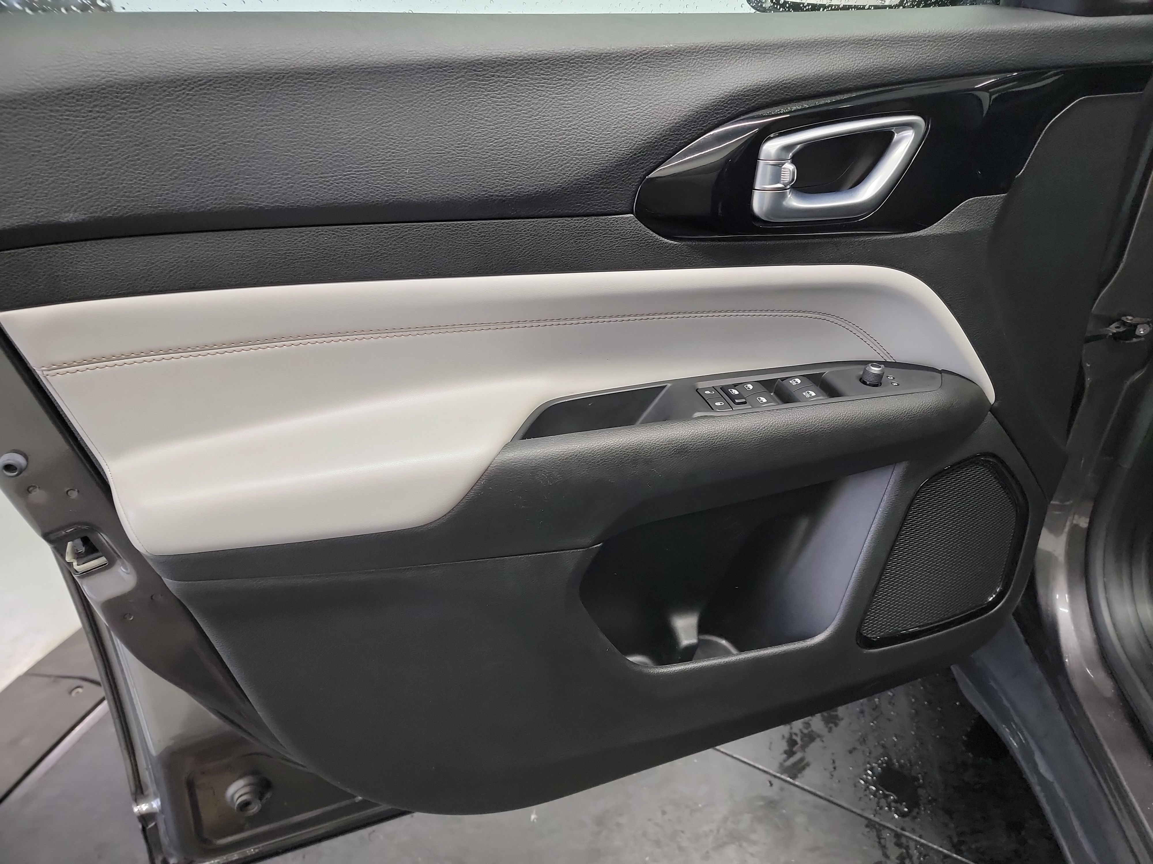 Used 2022 Jeep Compass Limited AWD/4WD image 13