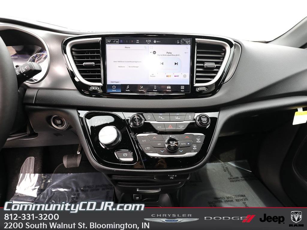 New 2026 Chrysler Voyager LX FWD image 15
