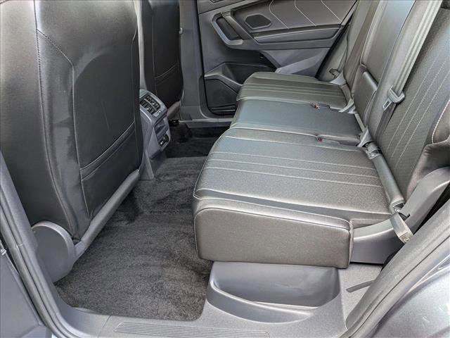 Used 2023 Volkswagen Tiguan SE w/ Panoramic Sunroof Package AWD/4WD image 17