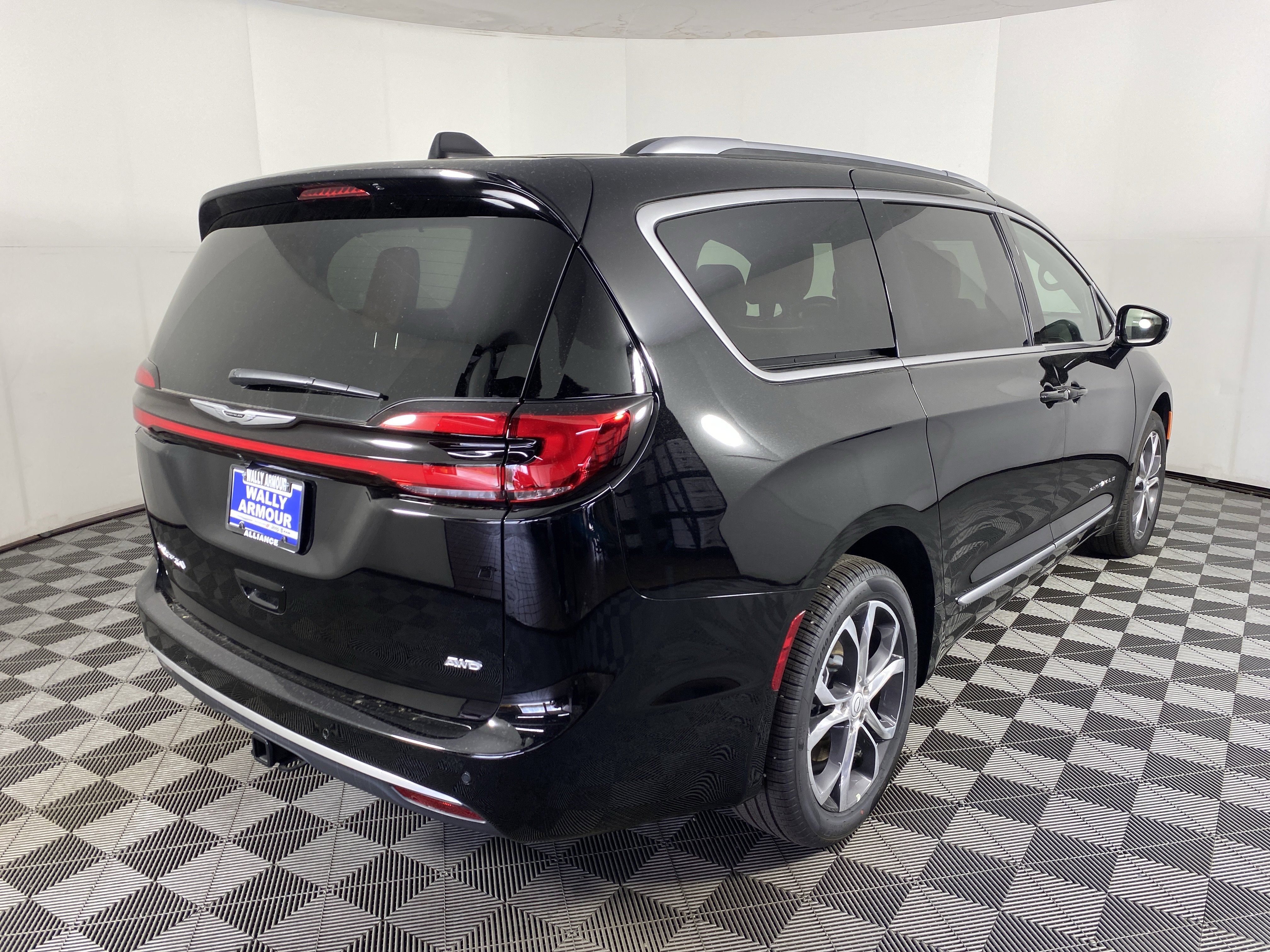 New 2026 Chrysler Pacifica Pinnacle AWD/4WD image 7