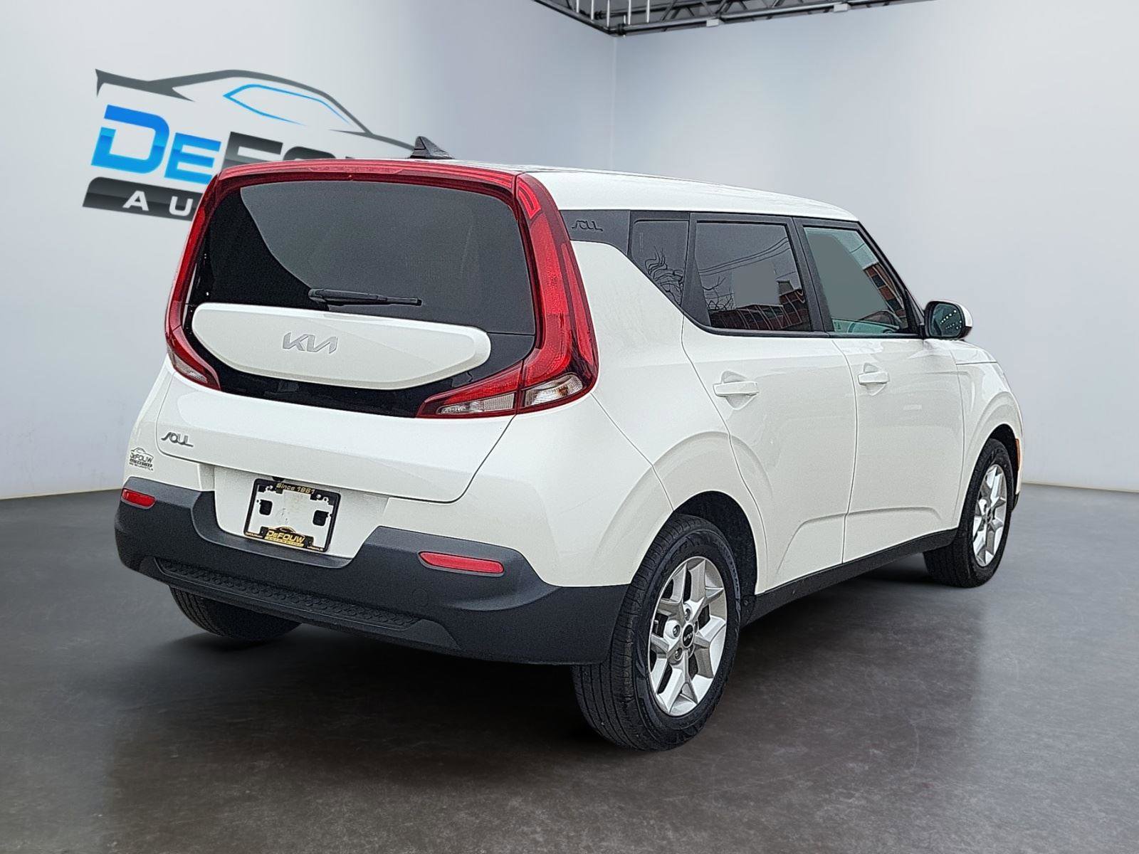 Used 2022 Kia Soul LX w/ Technology Package image 3