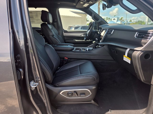 New 2026 Jeep Grand Wagoneer Limited AWD/4WD image 17