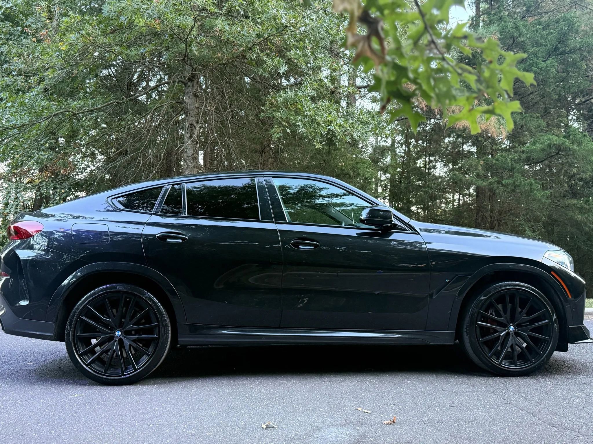 Used 2021 BMW X6 xDrive40i w/ Executive Package AWD/4WD image 4