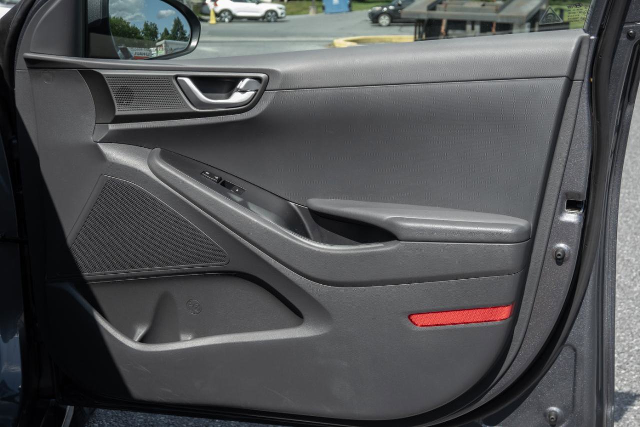 Used 2018 Hyundai Ioniq Blue FWD image 35