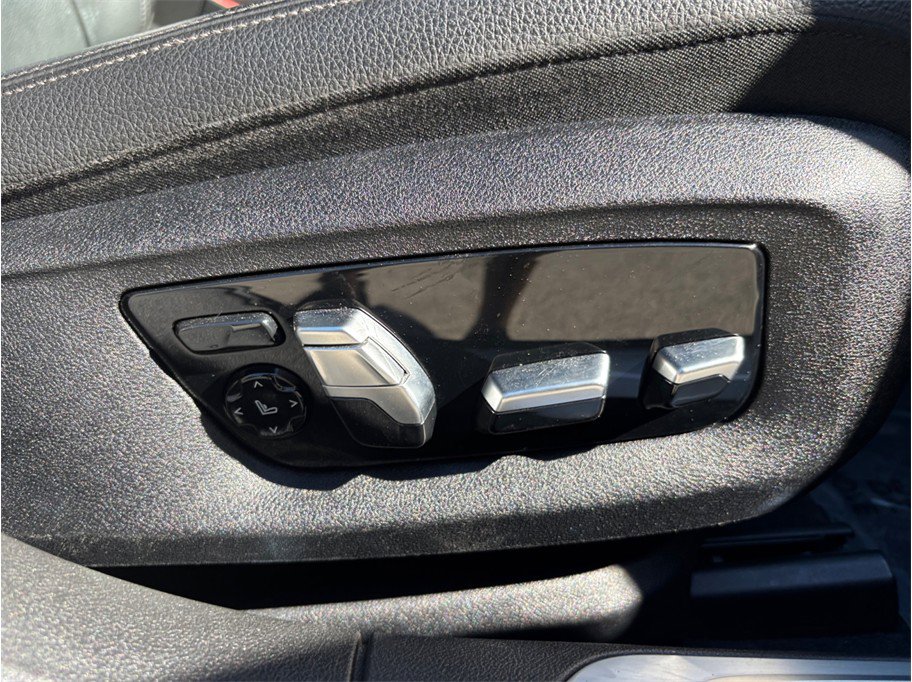 Used 2019 BMW 740i 740i Sedan 4D w/ M Sport Package image 43