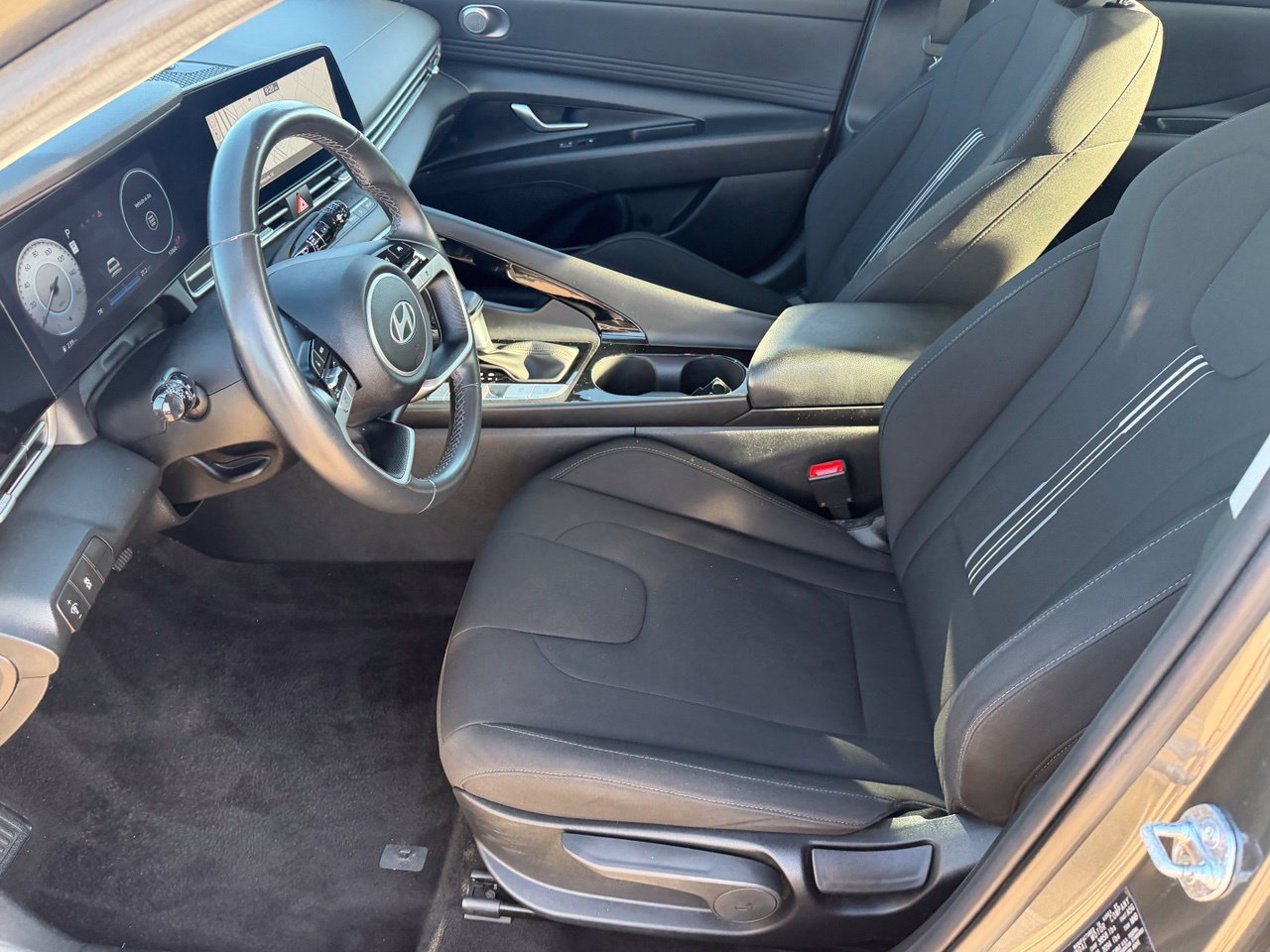 Used 2025 Hyundai Elantra SEL FWD image 28