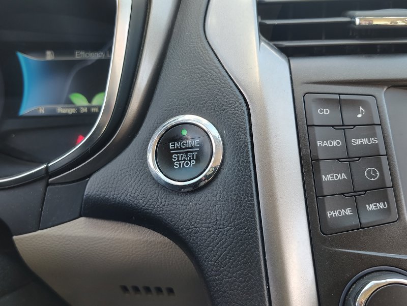 Used 2017 Ford Fusion SE FWD image 29