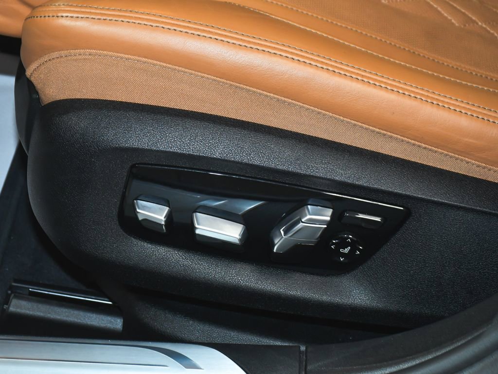 Used 2022 BMW 740i xDrive w/ M Sport Package image 59