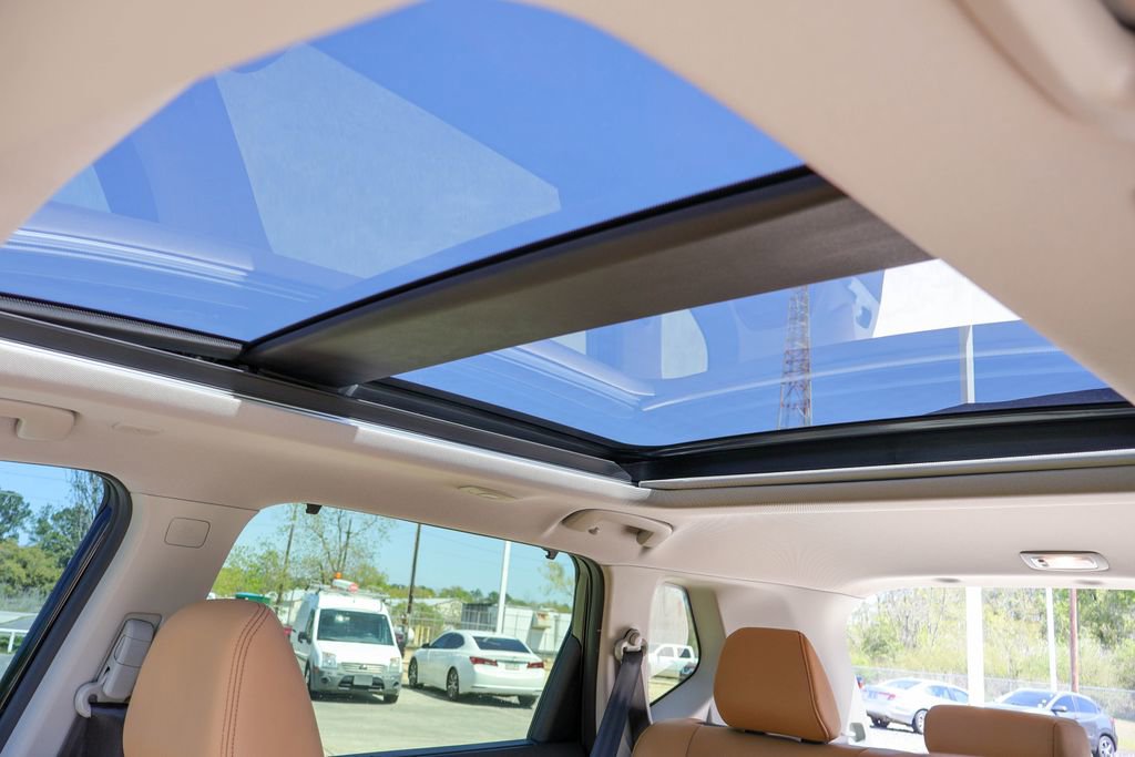 Used 2023 Nissan Rogue Platinum image 11