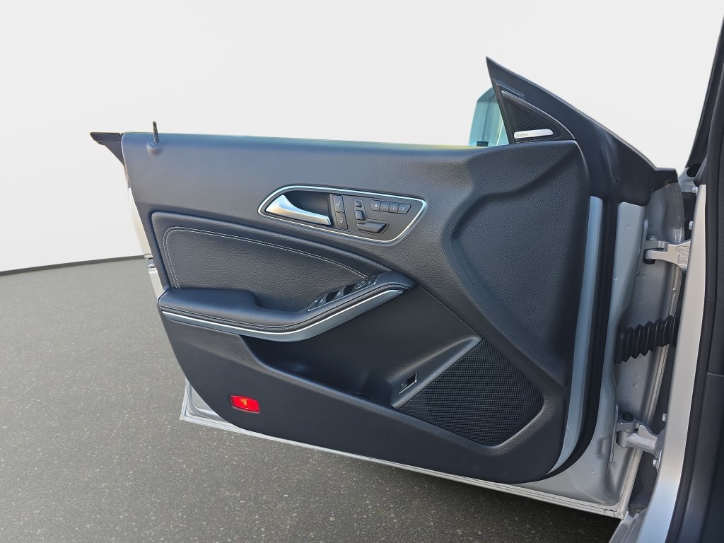 Used 2014 Mercedes-Benz CLA 250 image 28