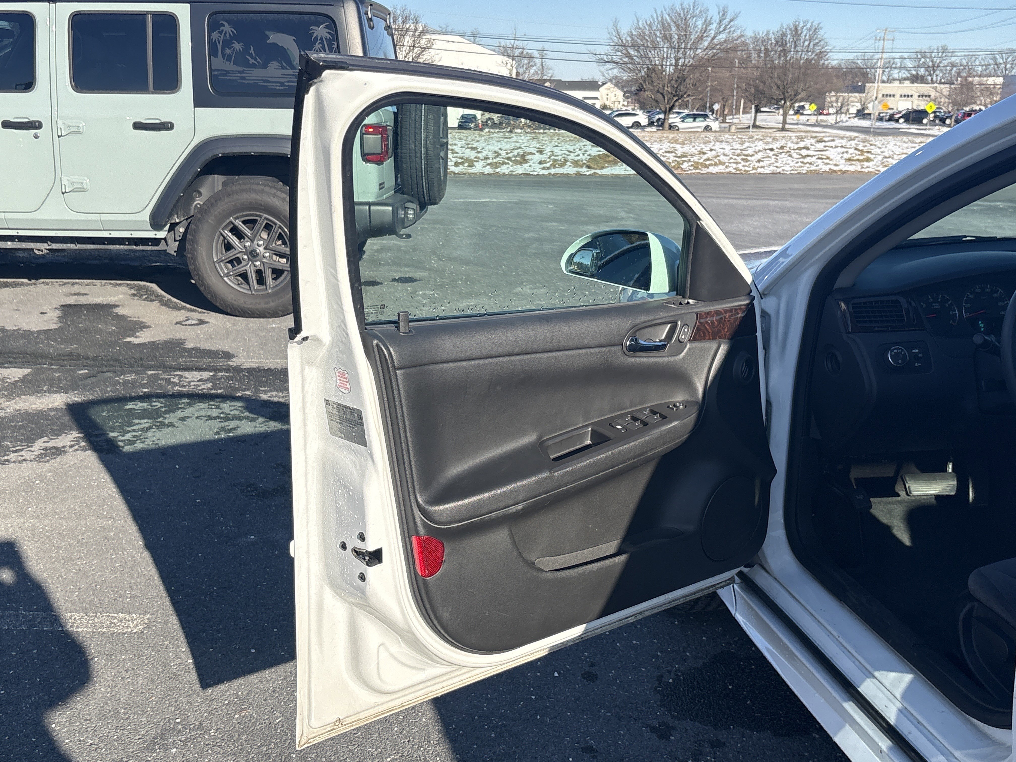 Used 2015 Chevrolet Impala LT w/ LT Sunroof Package image 13