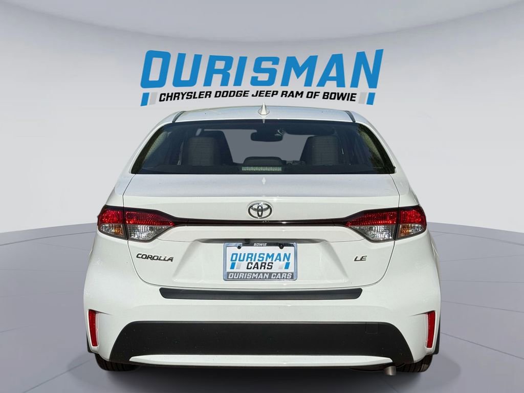 Used 2022 Toyota Corolla LE FWD image 3