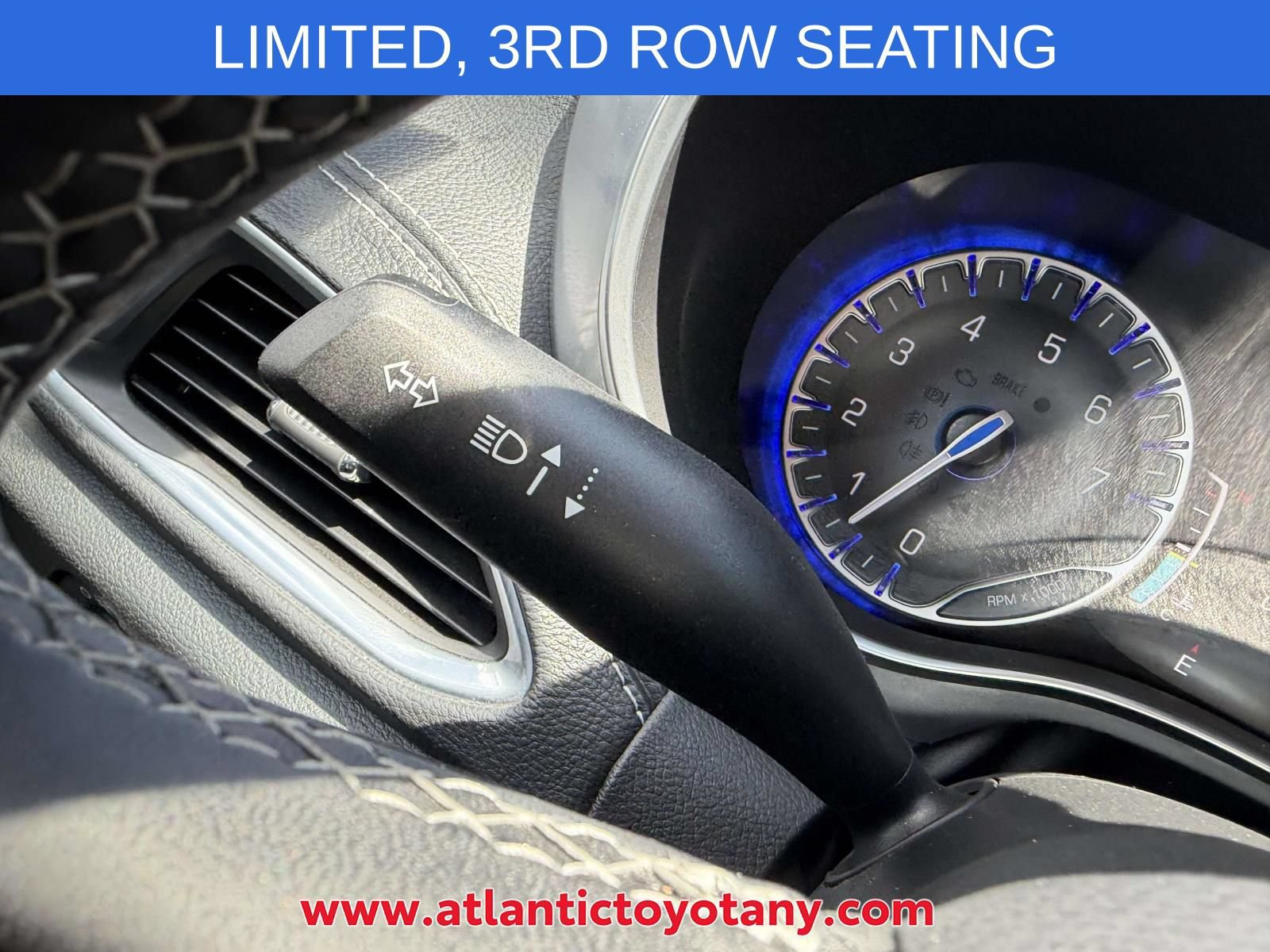 Used 2025 Chrysler Pacifica Limited FWD image 32