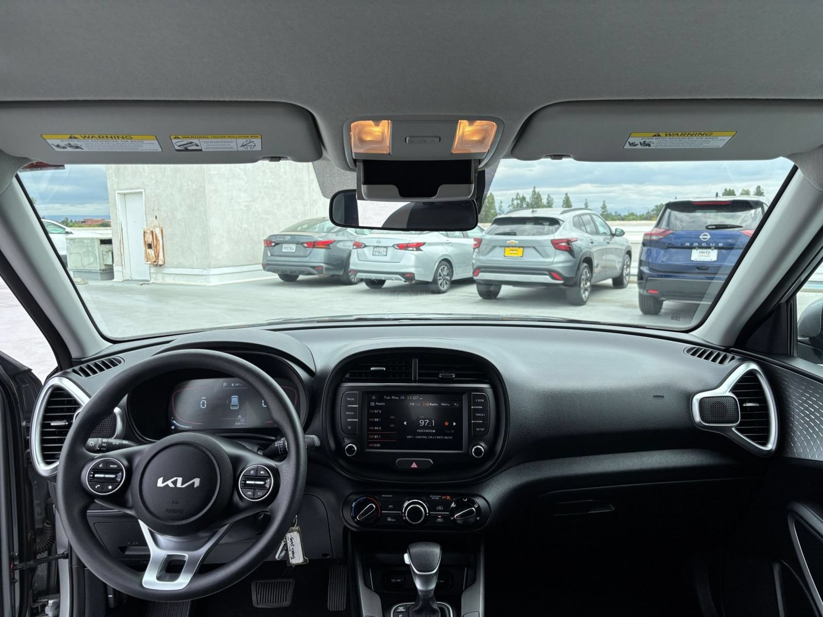 Used 2025 Kia Soul LX w/ LX Technology Package FWD image 31
