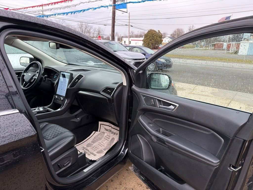 Used 2024 Ford Edge Titanium image 29