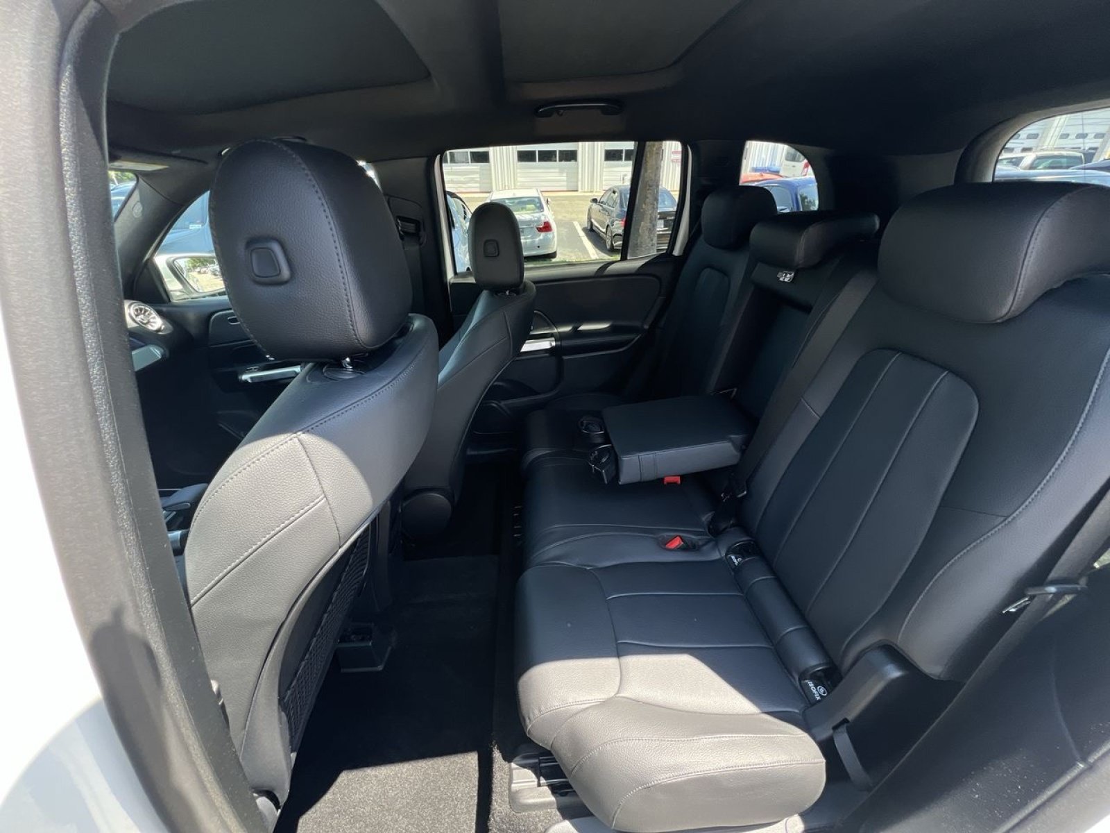 Used 2023 Mercedes-Benz GLB 250 4MATIC image 5
