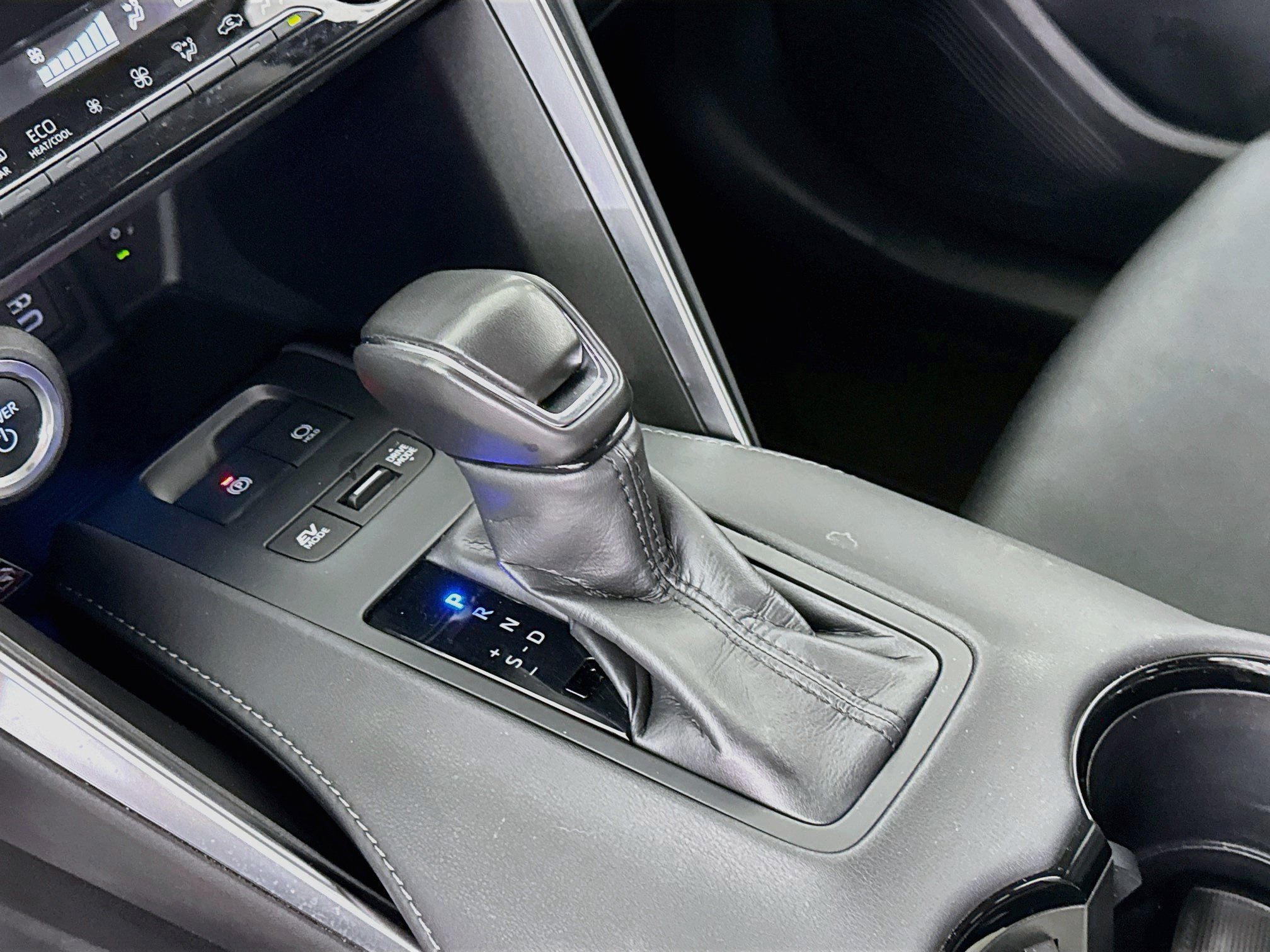 Certified 2024 Toyota Venza LE AWD/4WD image 16