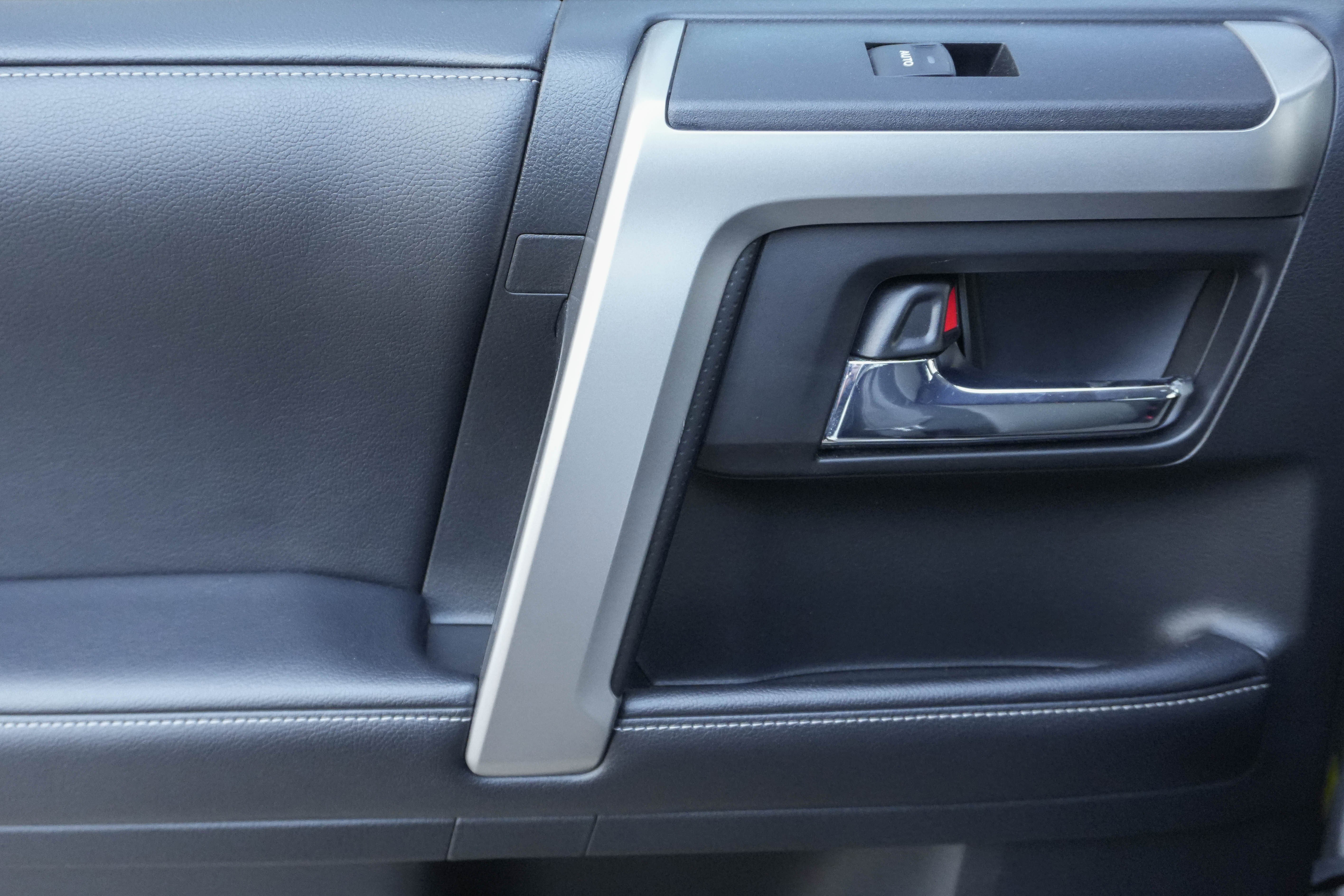 Used 2018 Toyota 4Runner SR5 Premium image 27