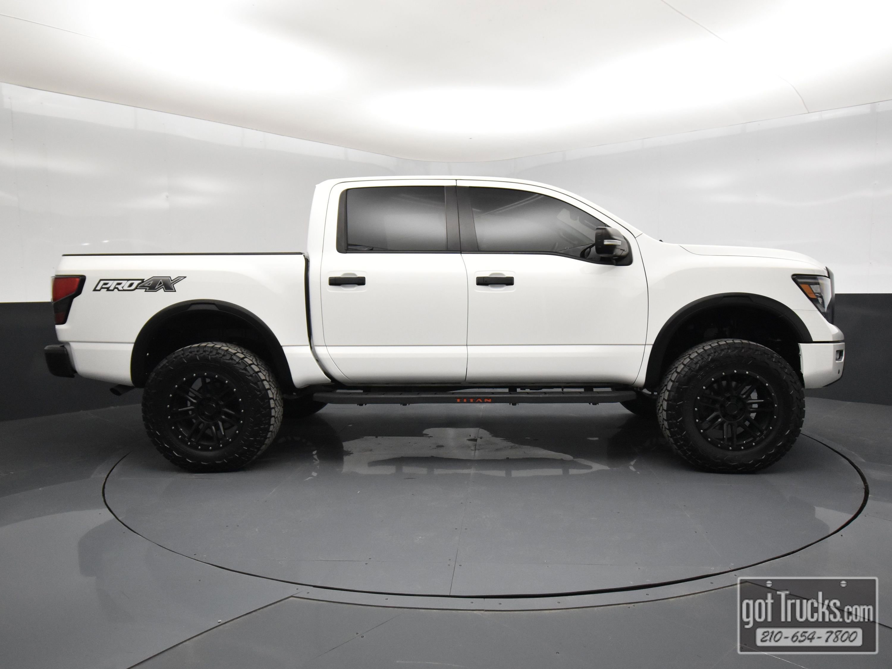 Used 2023 Nissan Titan PRO-4X w/ Pro-4x Convenience Package image 50