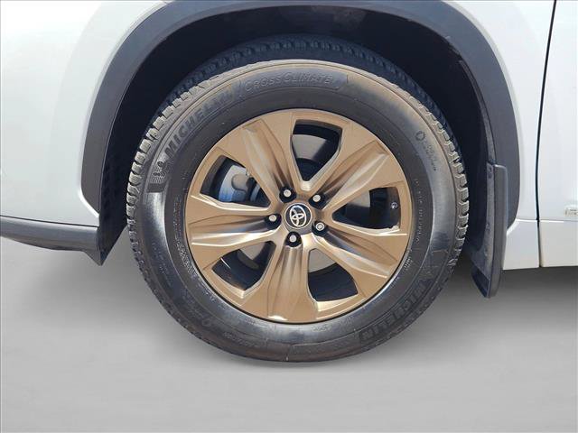 Used 2023 Toyota Highlander Bronze Edition AWD/4WD image 15