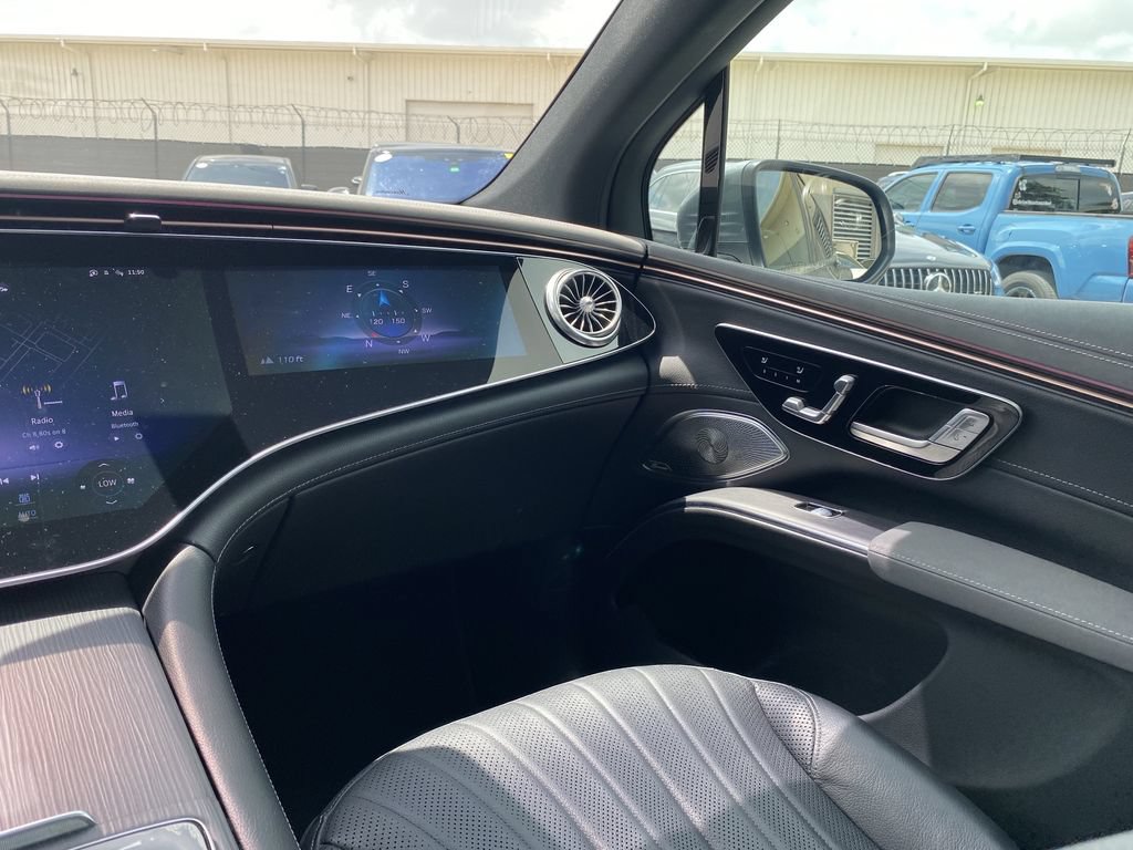 Used 2023 Mercedes-Benz EQS 580 4MATIC SUV image 4