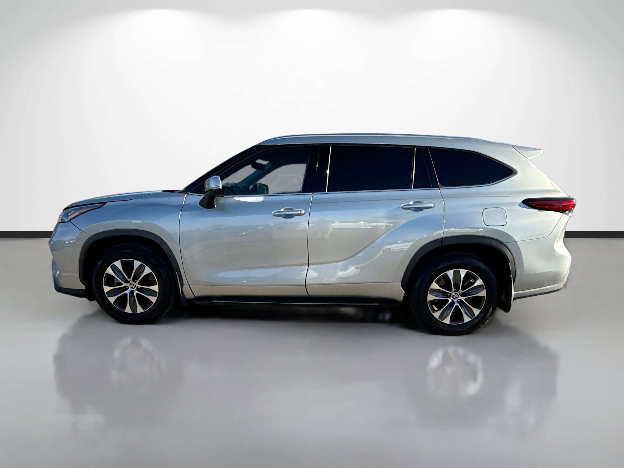 Used 2020 Toyota Highlander XLE image 6