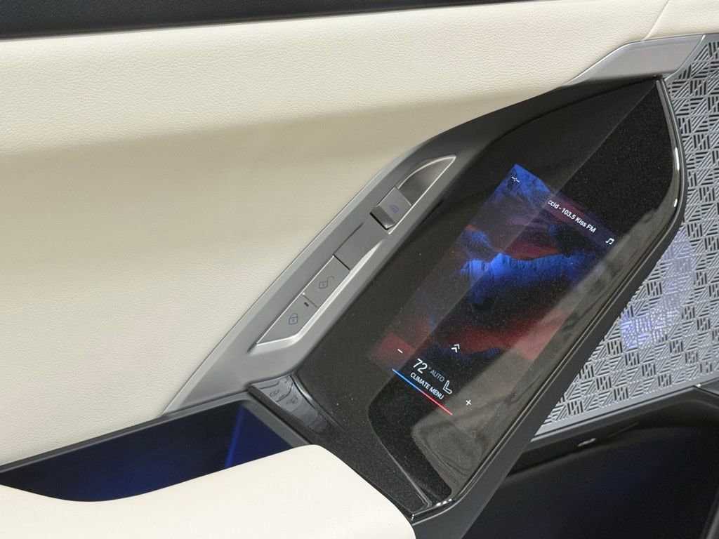 Used 2024 BMW 760i xDrive w/ Premium Package image 41