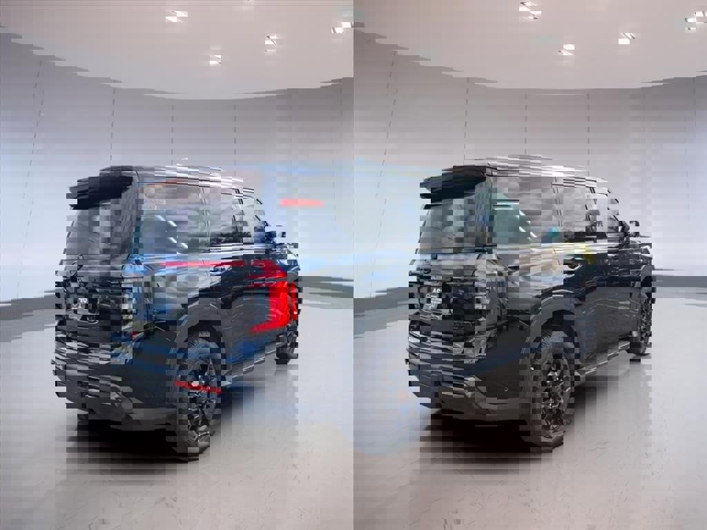 Used 2025 Nissan Armada PRO-4X w/ Pro-4X Premium Package image 4