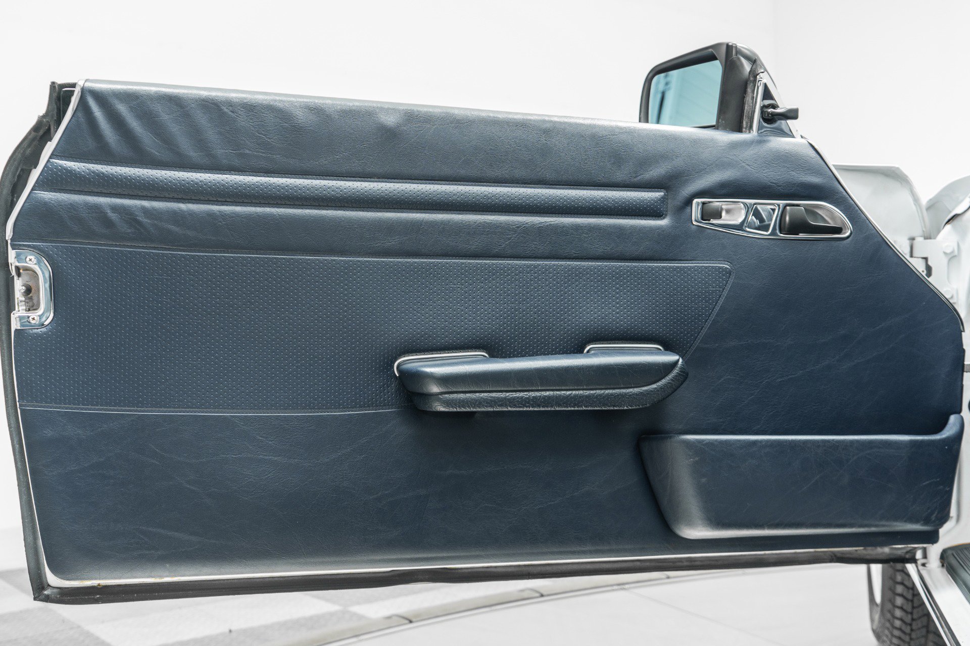 Used 1987 Mercedes-Benz 560 SL image 48